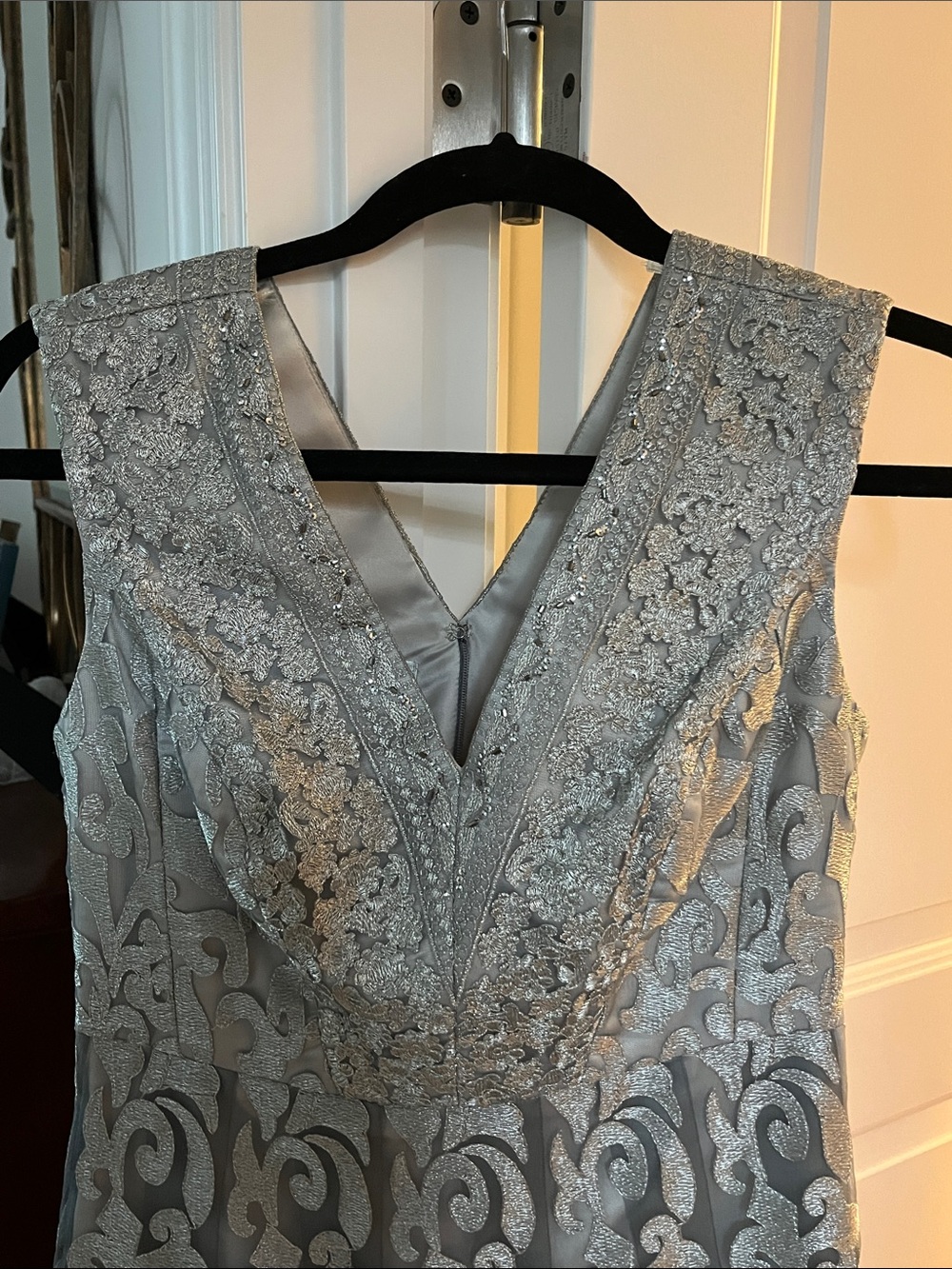 Kay Unger Silver Lace-Overlay Evening Gown - Picture 9 of 15